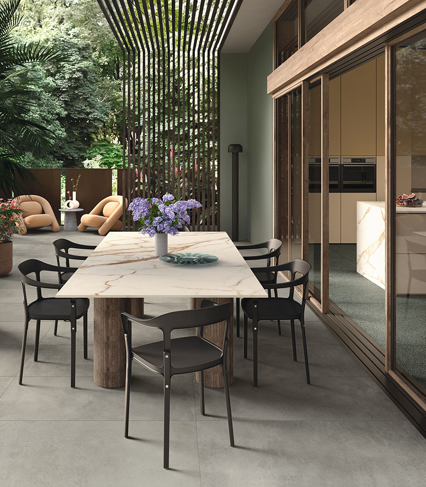 Master Gray Grip defines an elegant, contemporary outdoor space, with minimalist ceramic surfaces enhanced by refined material details.