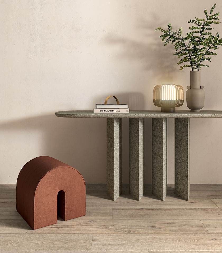 Japandi-style interior with wood-effect porcelain stoneware flooring, sculptural console table, low seating and natural decorative elements.