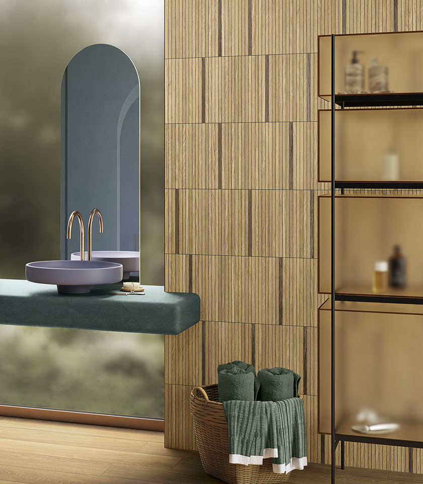 Discover how to create an elegant and welcoming wood-effect bathroom with surfaces, textures and design solutions that combine style, comfort and functionality.