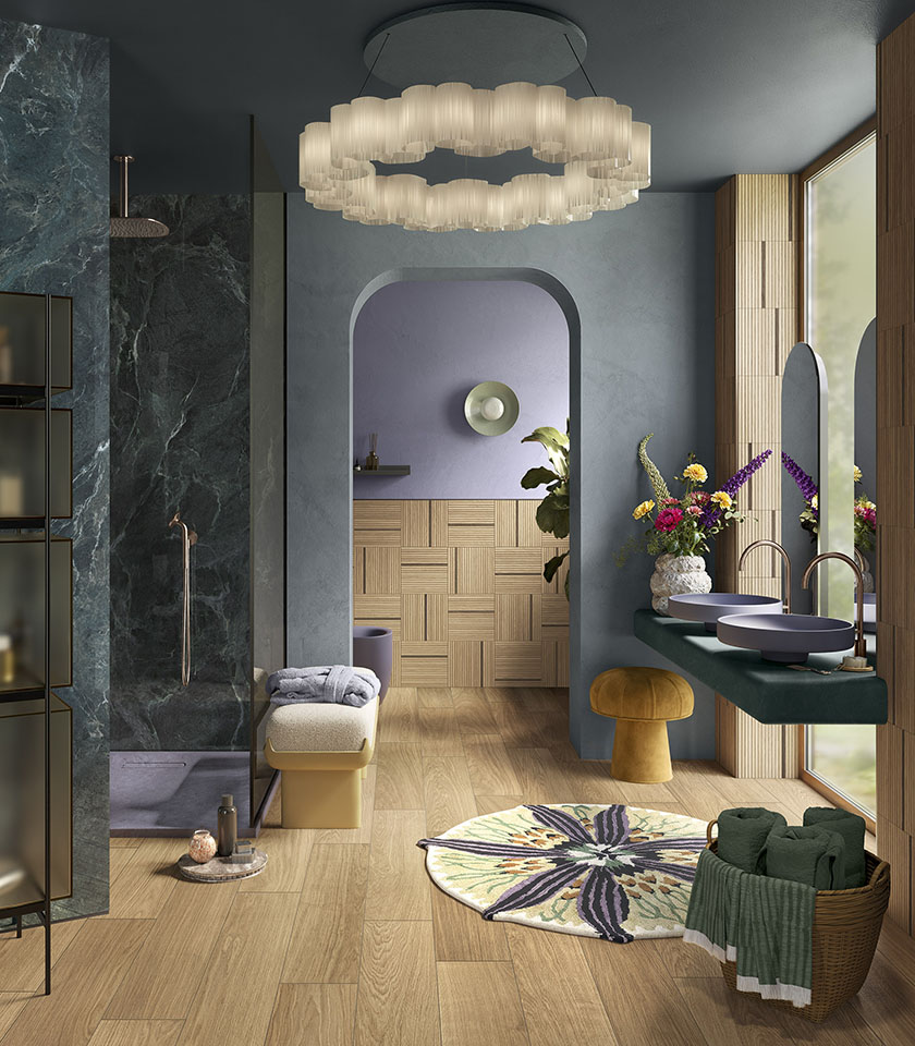 Contemporary bathroom with wood- and marble-effect surfaces, sophisticated tones and decorative details for an elegant, welcoming and refined space.