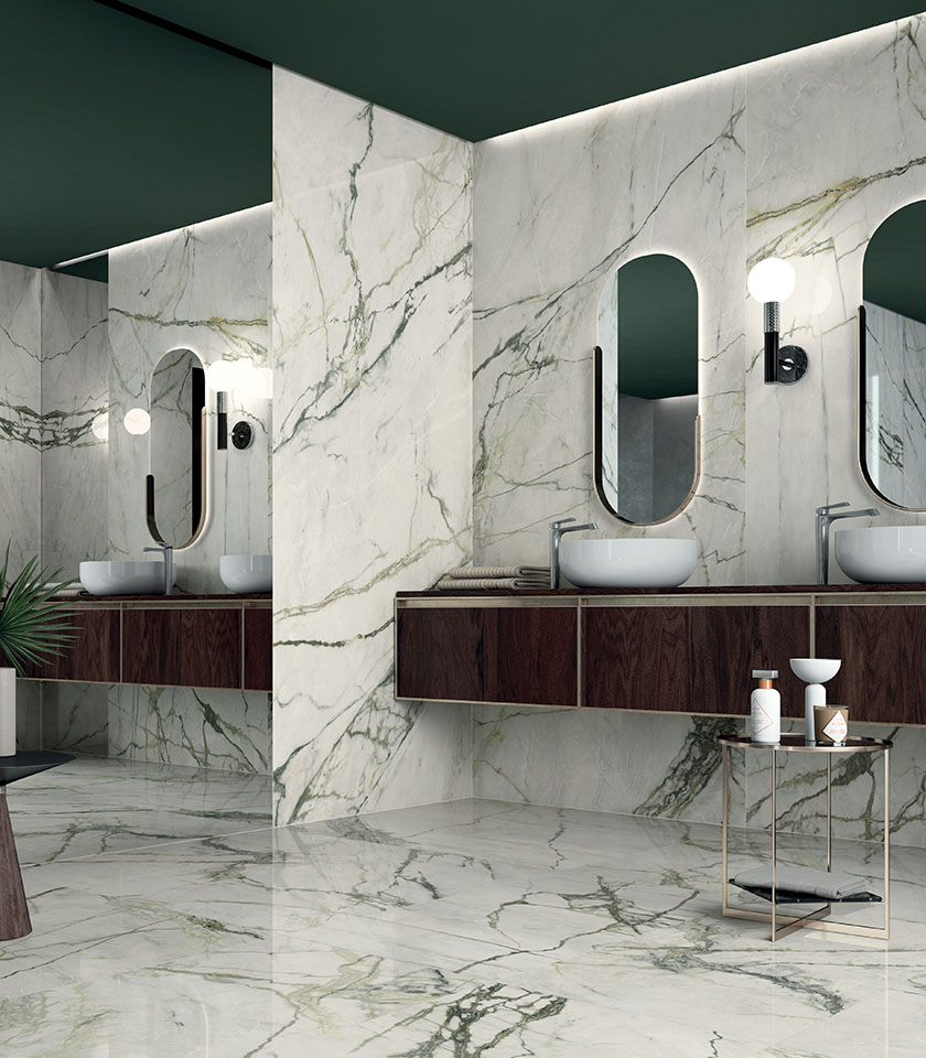 Contemporary bathroom featuring Noblesse Calacatta Emerald by Lea Ceramiche: white marble-effect surfaces with green veining for an elegant and striking interior.